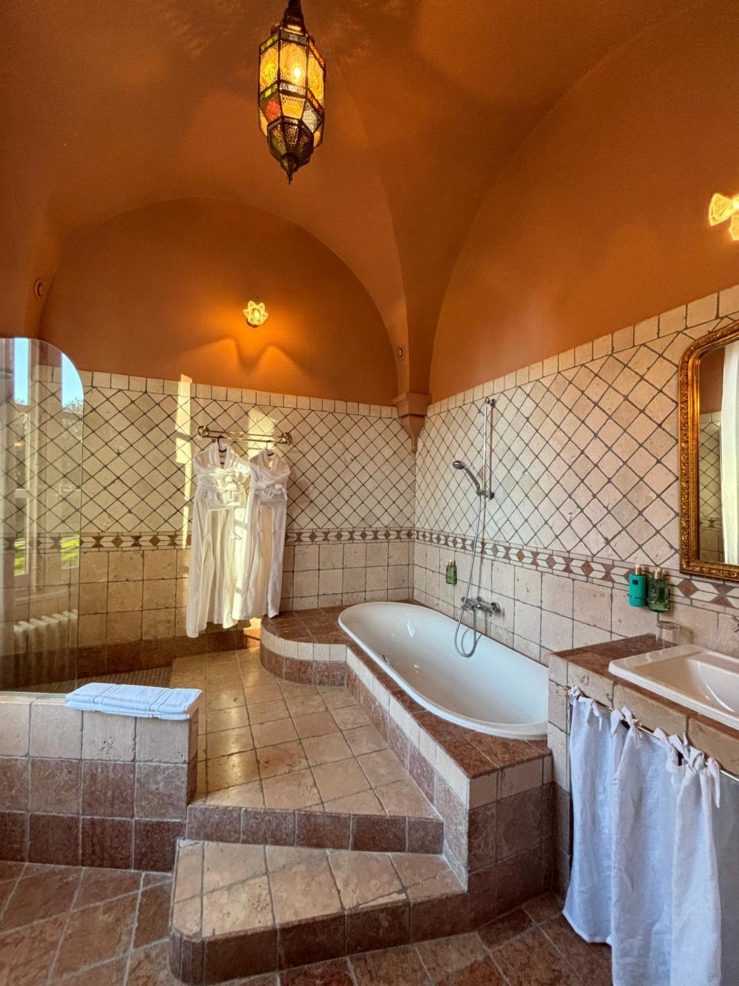 Château de Roquelune Pézenas Extérieur photo